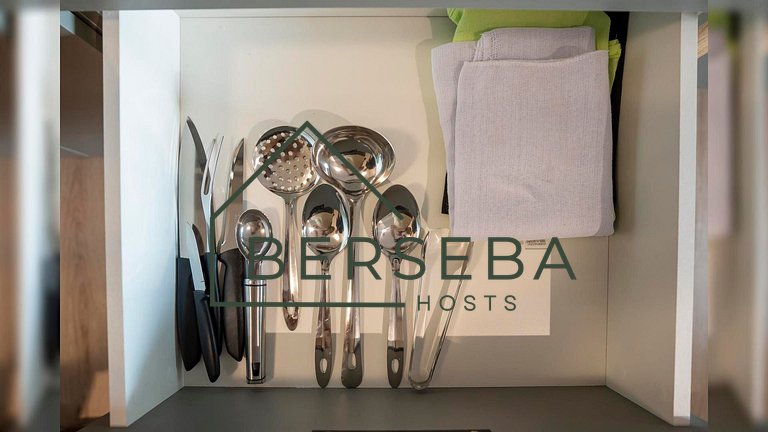 Apart. completo em Perdizes c/ Piscina e p/ 2 hósp