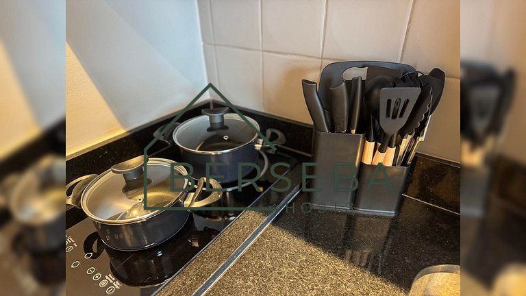 Ap c/piscina e sala de massagem - Próx Av Paulista