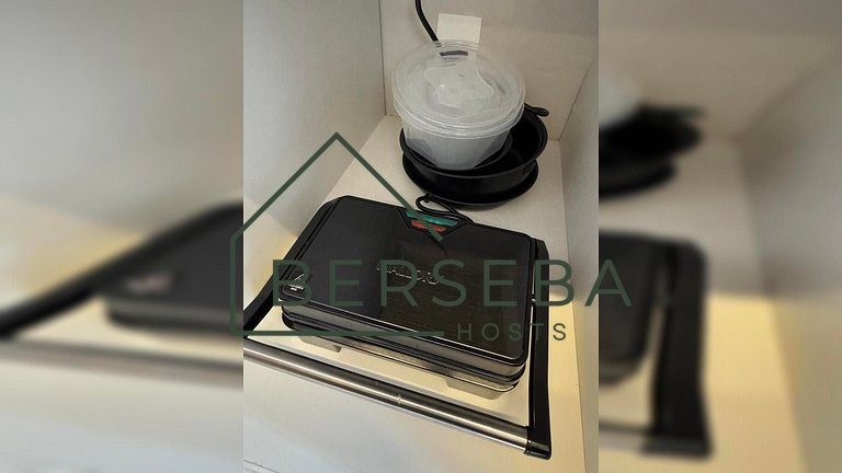 Studio c/ piscina Próx Metrô Faria Lima e Eldorado