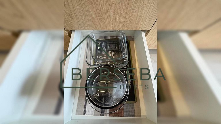 Studio c/ piscina Próx Metrô Faria Lima e Eldorado